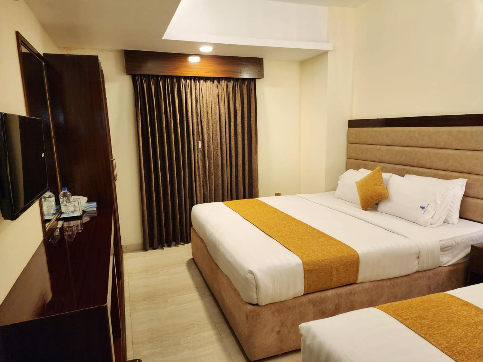 White Park Hotel & Suites Chittagong Exterior photo