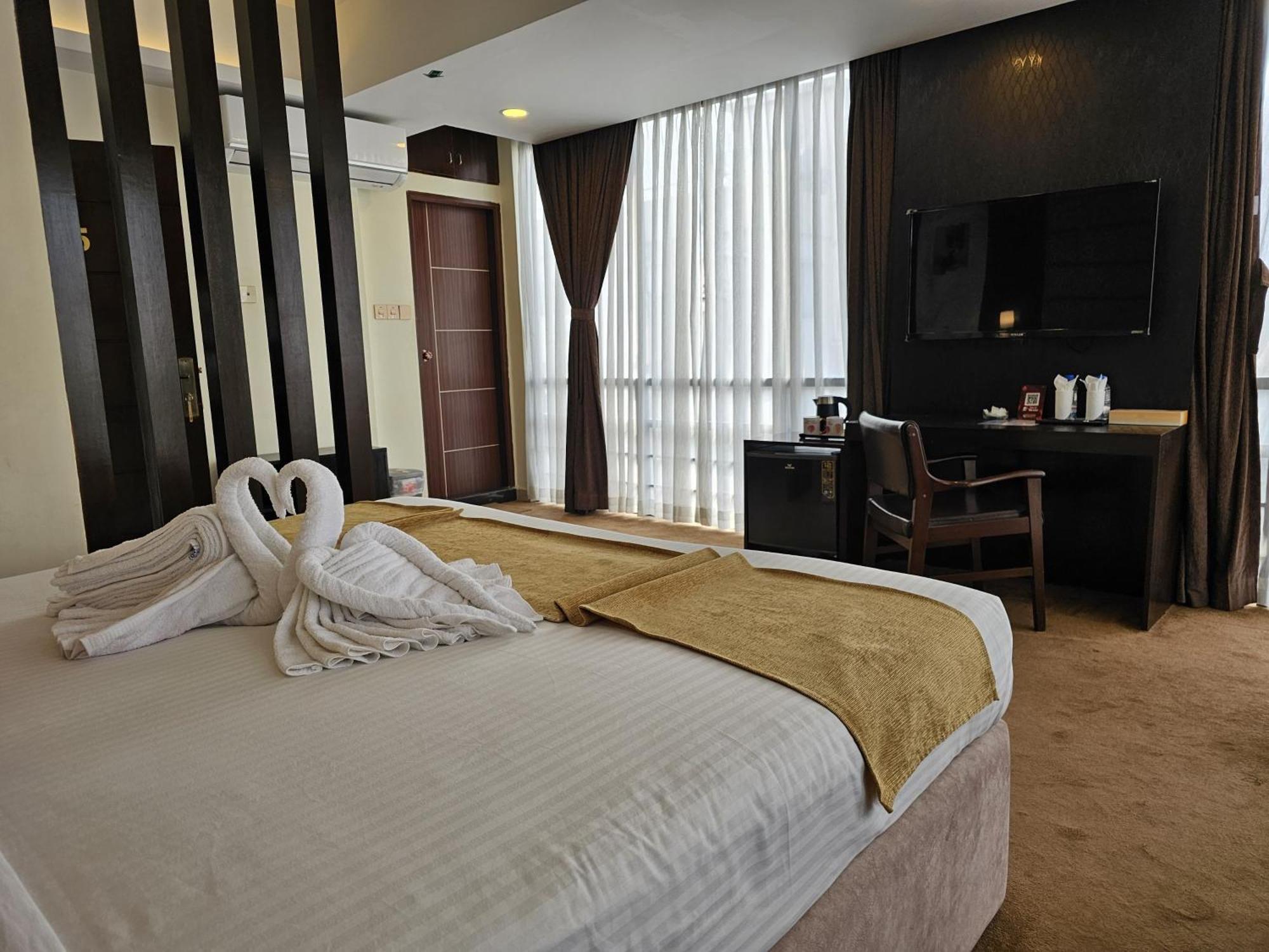 White Park Hotel & Suites Chittagong Exterior photo